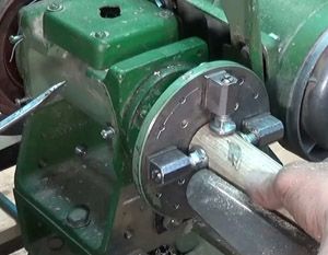 Центровка заготовки на токарном станке