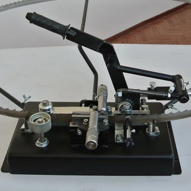 Разводной станок для ленточных пил RWN