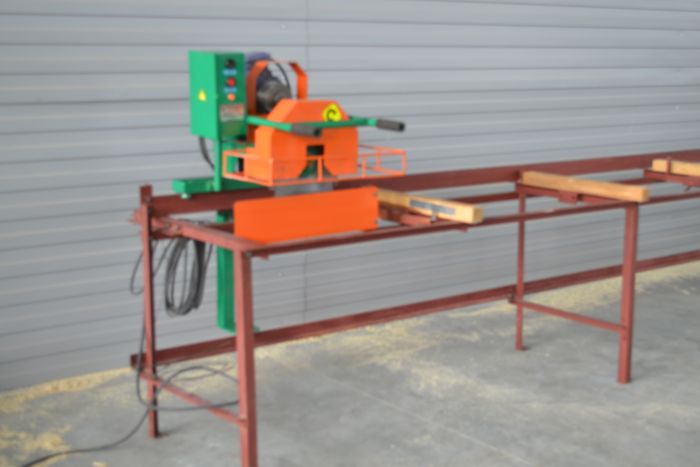 Кромкообрезной однопильный электрический станок Алтаи?-007