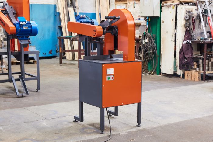 Торцовочный станок маятникого типа «ТРИУМФ» Т3